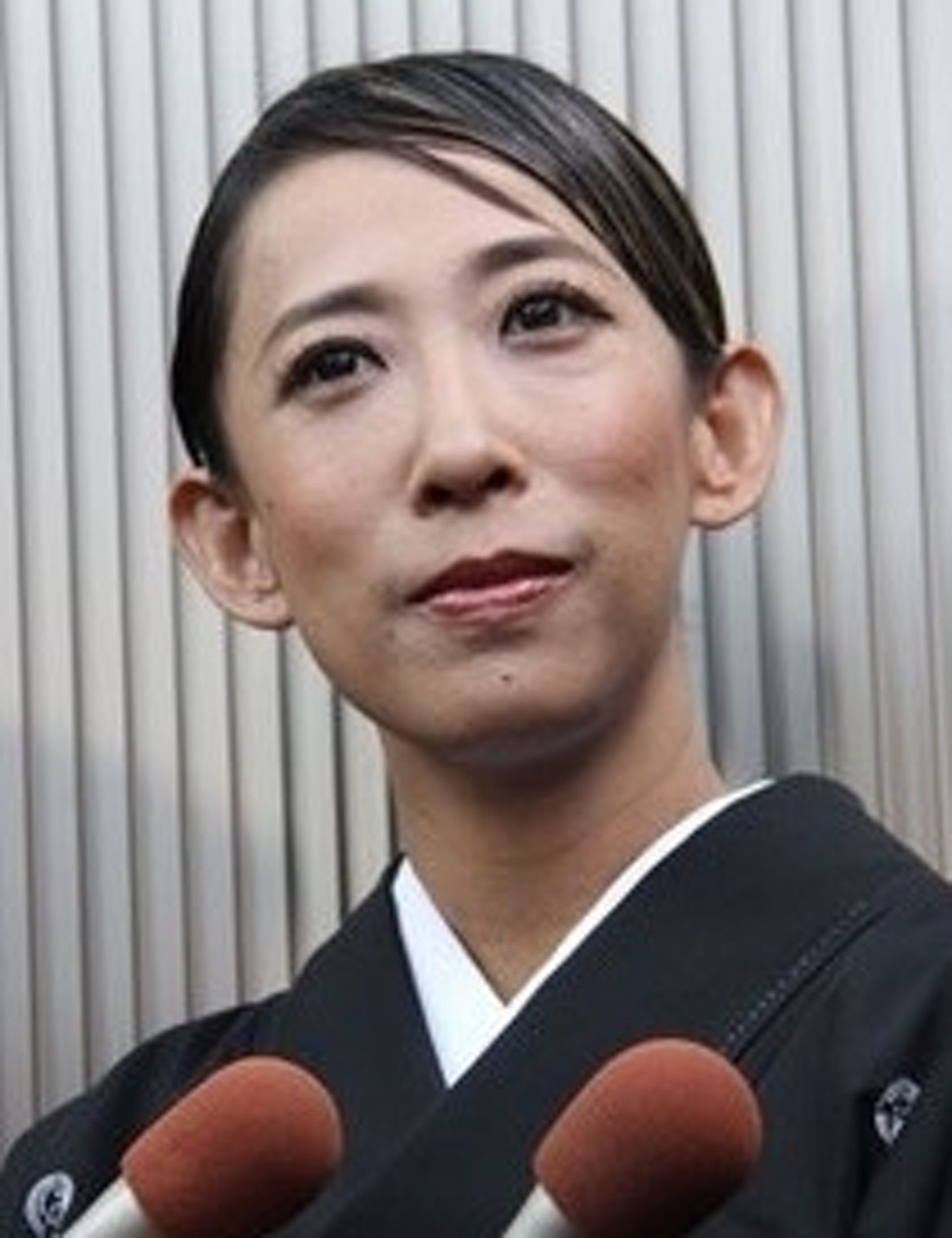 日本名攝影師蜷川實花為父設靈演藝界群星送別蜷川幸雄 香港01 即時娛樂 日本名攝影師蜷川實花為父設靈演藝界群星送別蜷川幸雄 香港01 即時娛樂