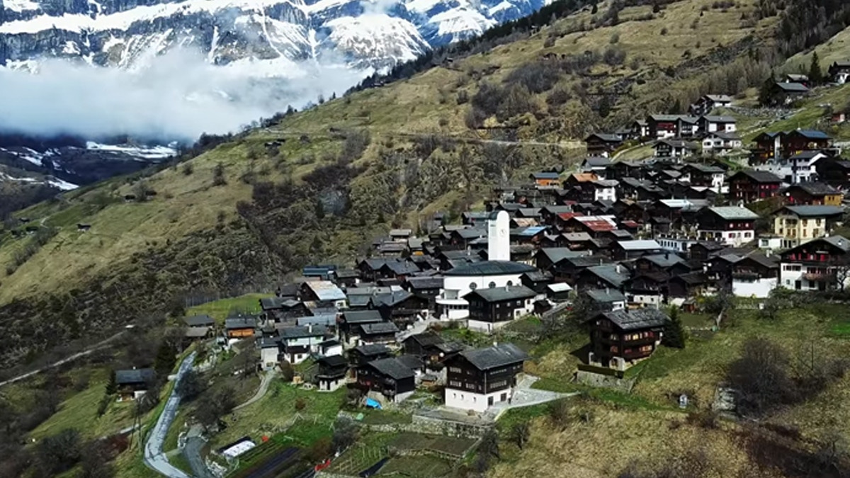 瑞士240人小鎮擬派錢吸移民成年人可獲20萬港元最少居住10年