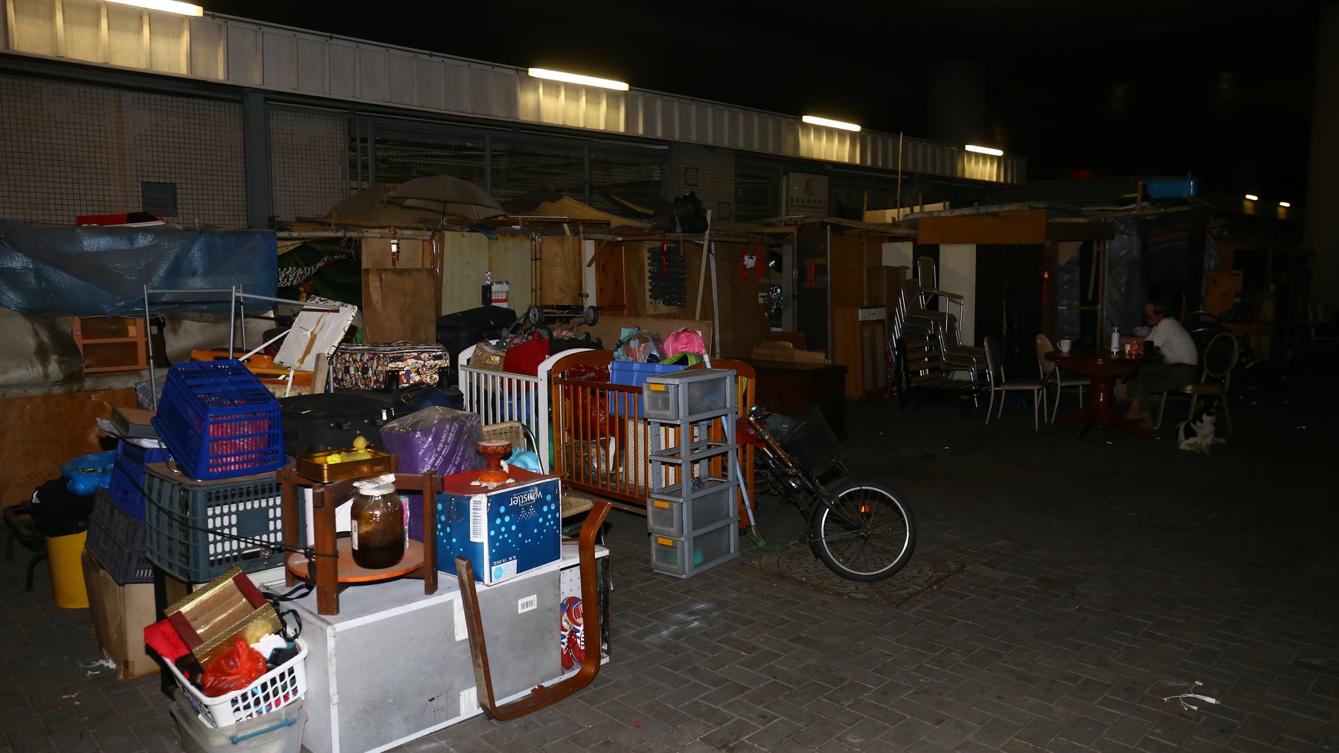 黑幫擺祭壇招新血 跪讀對白兼唱詩 入會斬雞頭象徵殺「馬寧兒」 黑幫擺祭壇招新血 跪讀對白兼唱詩 入會斬雞頭象徵殺「馬寧兒」