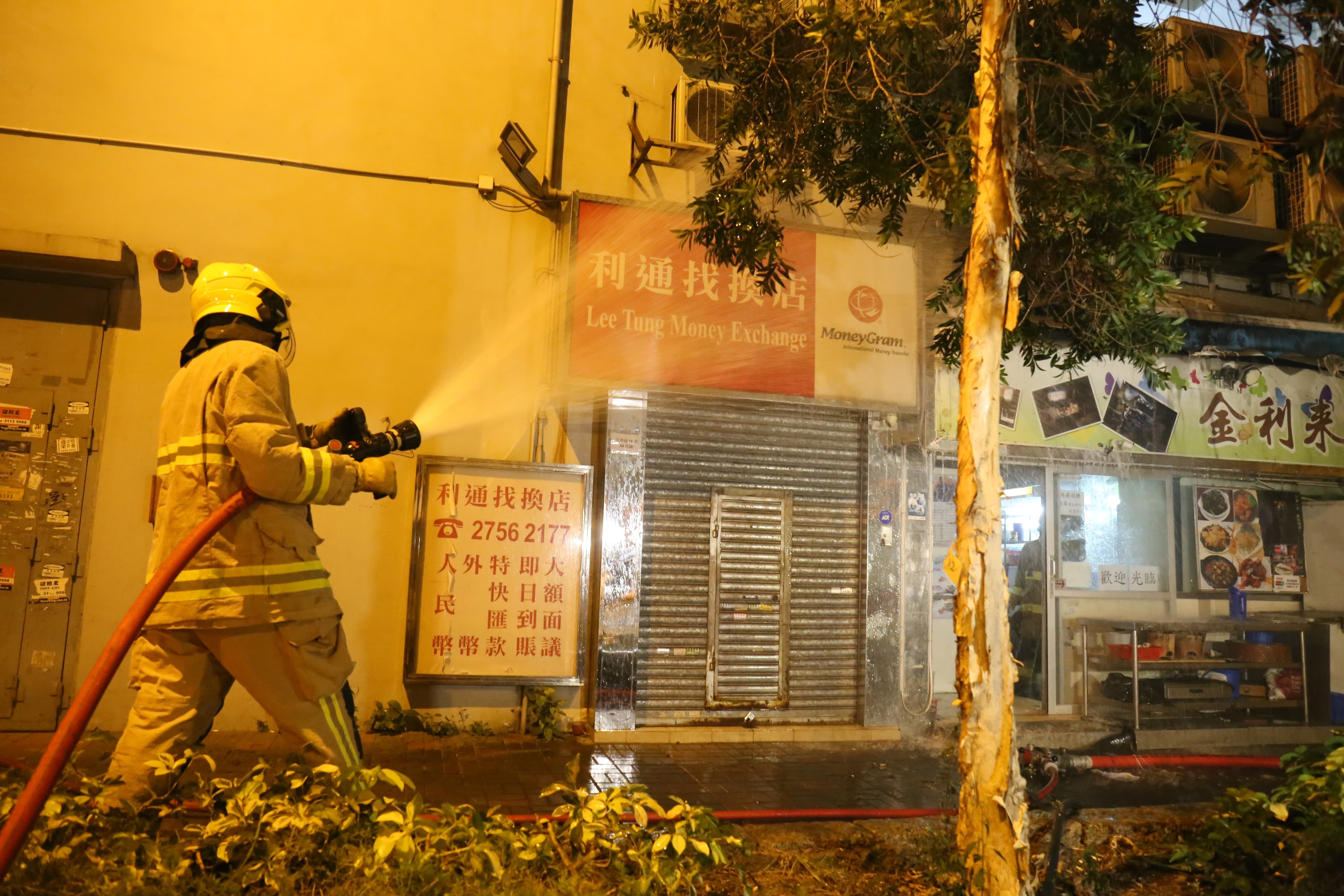 食店爐頭突起火消防到場救熄