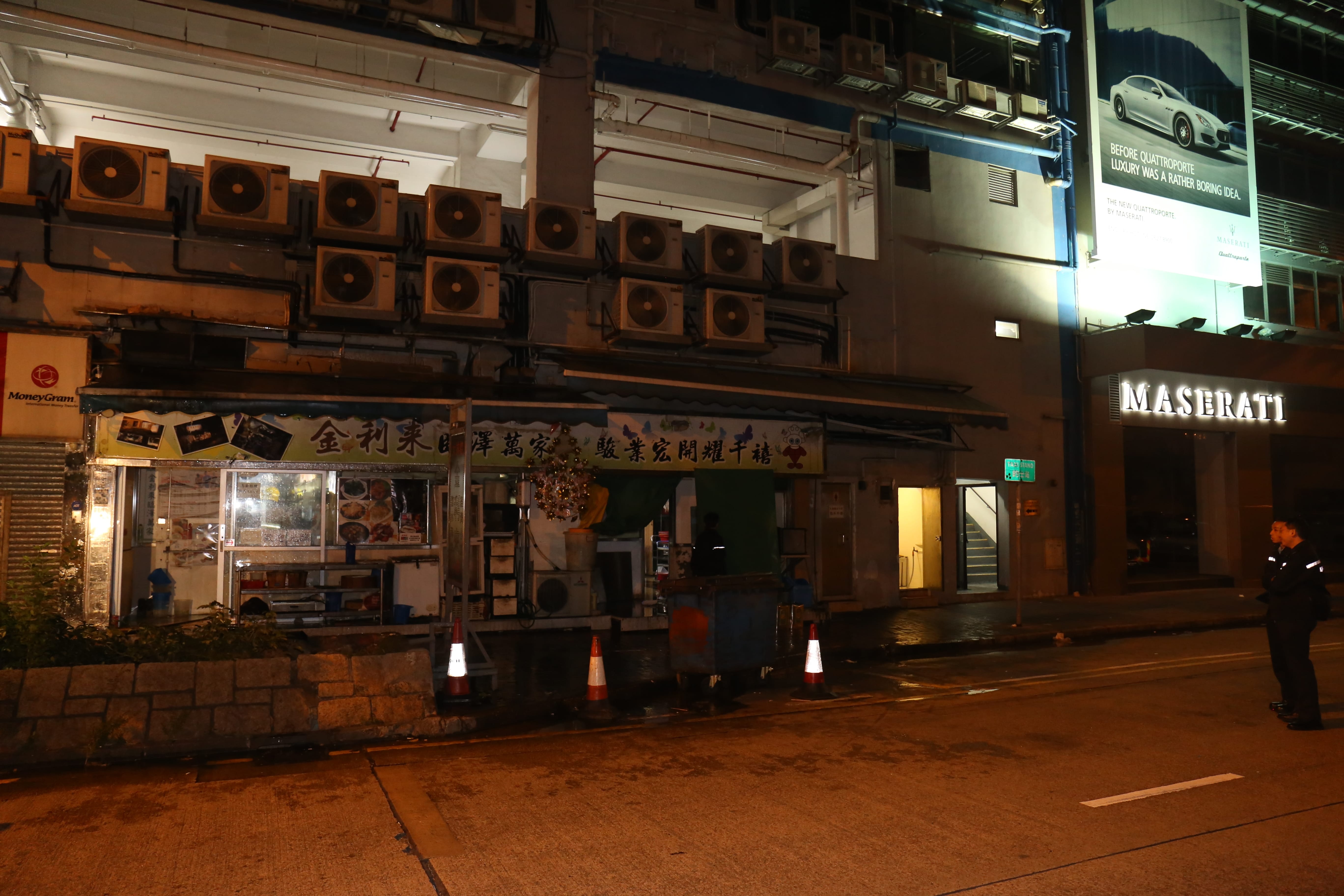 食店爐頭突起火消防到場救熄