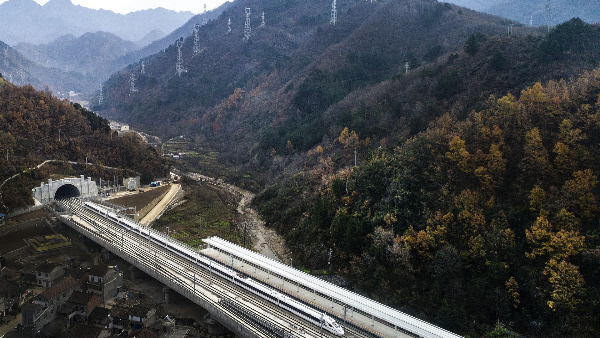 西成高鐵6日將全線通車 車程只需4小時 全程可接收4G網絡 西成高鐵6日將全線通車 車程只需4小時 全程可接收4G網絡