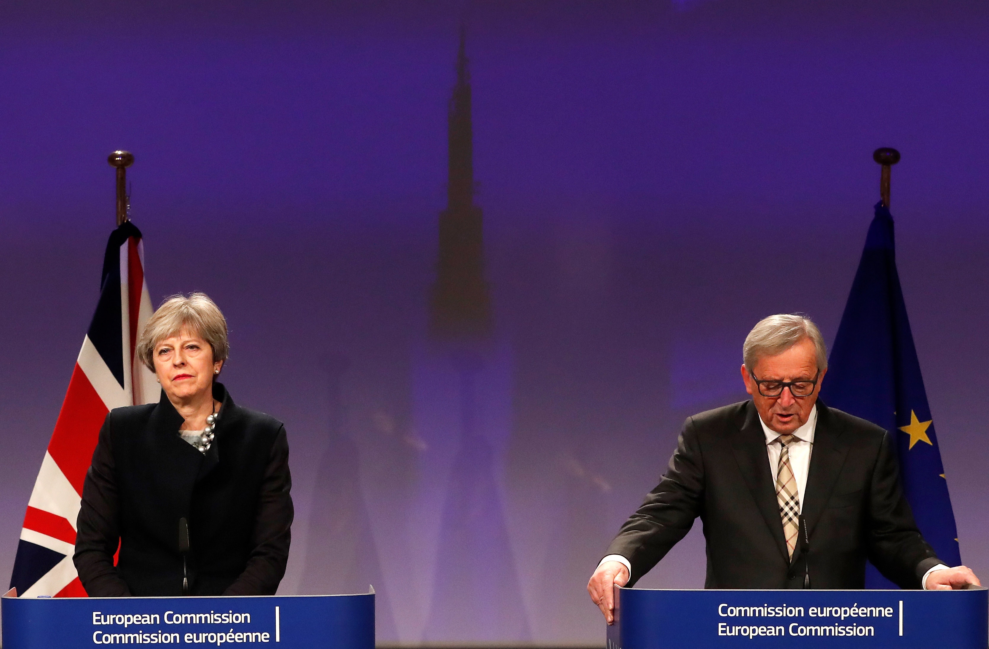 英國首相文翠珊與歐盟主席容克舉行記者會。（路透社）