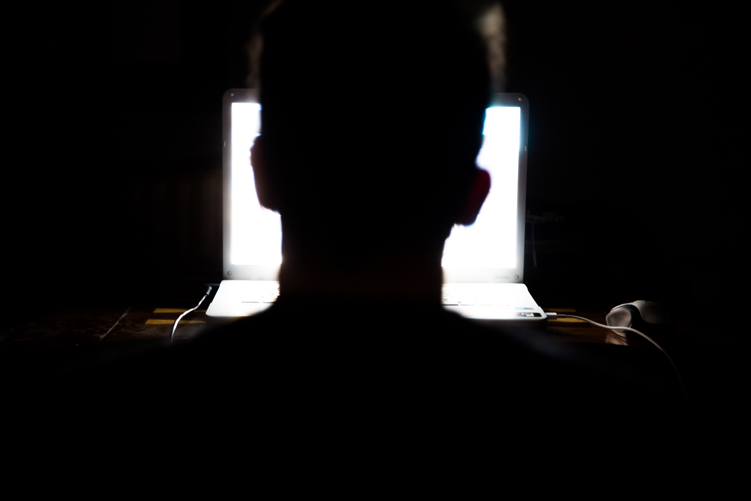 控制狂 擅長將 內疚 情緒變工具 沒做錯事怕什麼讓我看