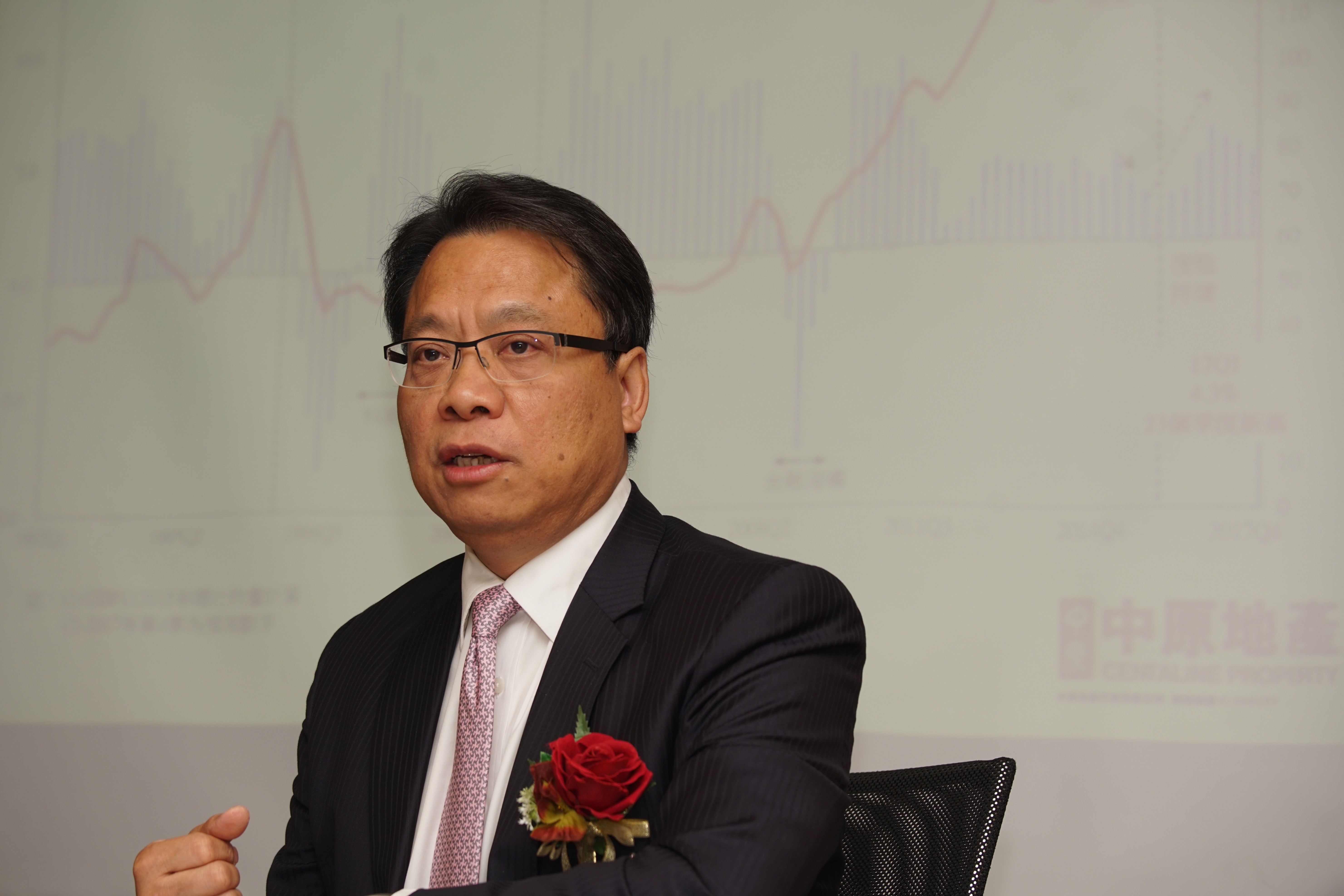 黃偉雄估計今年樓價升幅約為17%，預計明年樓市升幅約一成。（吳鍾坤攝）