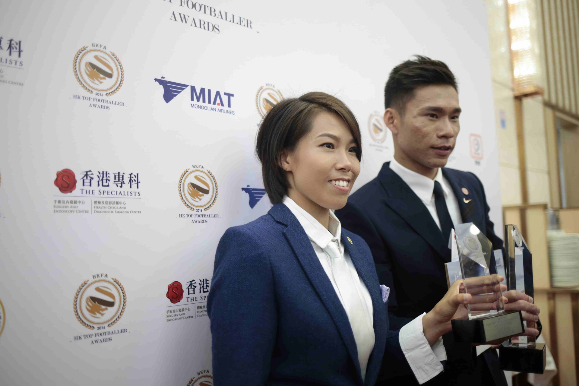 足球明星選舉 牛丸成首位女性最佳教練葉鴻輝當選足球先生 足球明星選舉 牛丸成首位女性最佳教練葉鴻輝當選足球先生