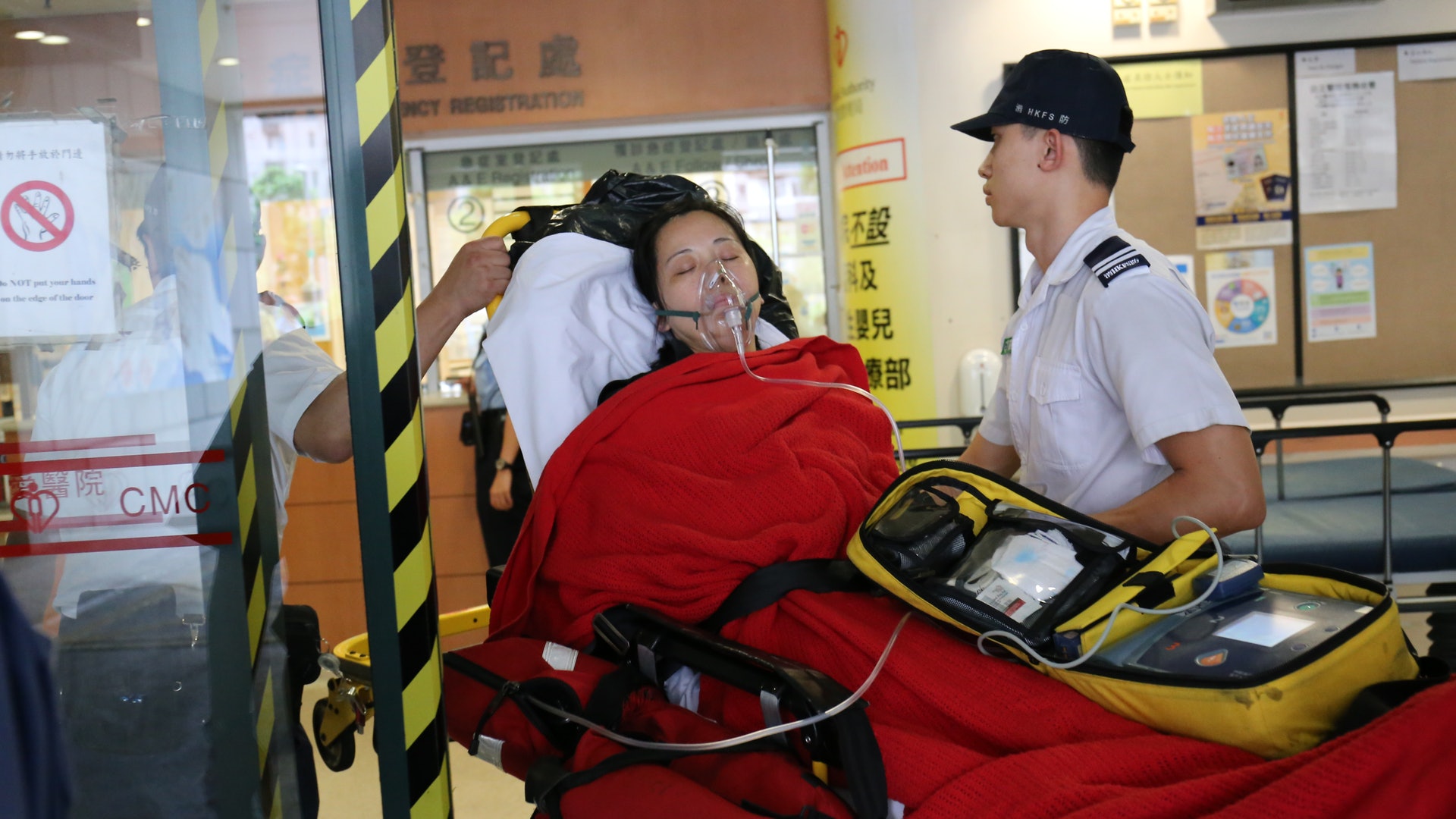 【城大塌天花】餐廳職員籌備周六活動 天花傳異響 一分鐘大逃亡 【城大塌天花】餐廳職員籌備周六活動 天花傳異響 一分鐘大逃亡