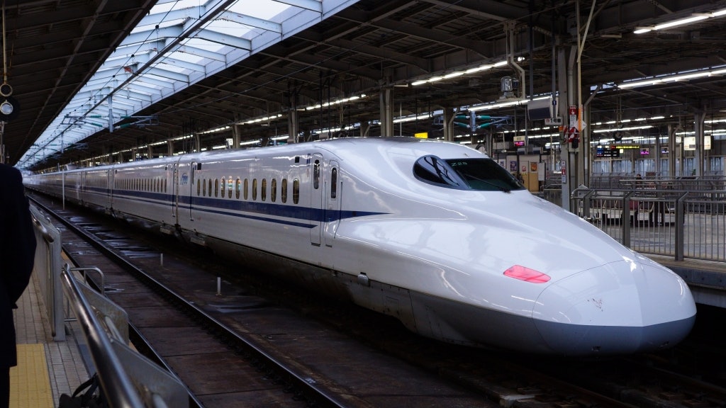 日本新幹線重大事故列車漏油及轉向架現裂痕千名乘客被迫轉車 日本新幹線重大事故列車漏油及轉向架現裂痕千名乘客被迫轉車