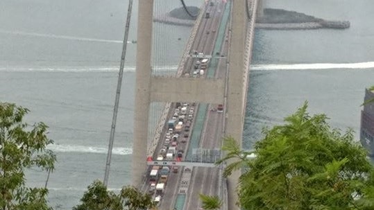 青馬大橋4車串燒多人受傷 入機場一度塞爆 青馬大橋4車串燒多人受傷 入機場一度塞爆