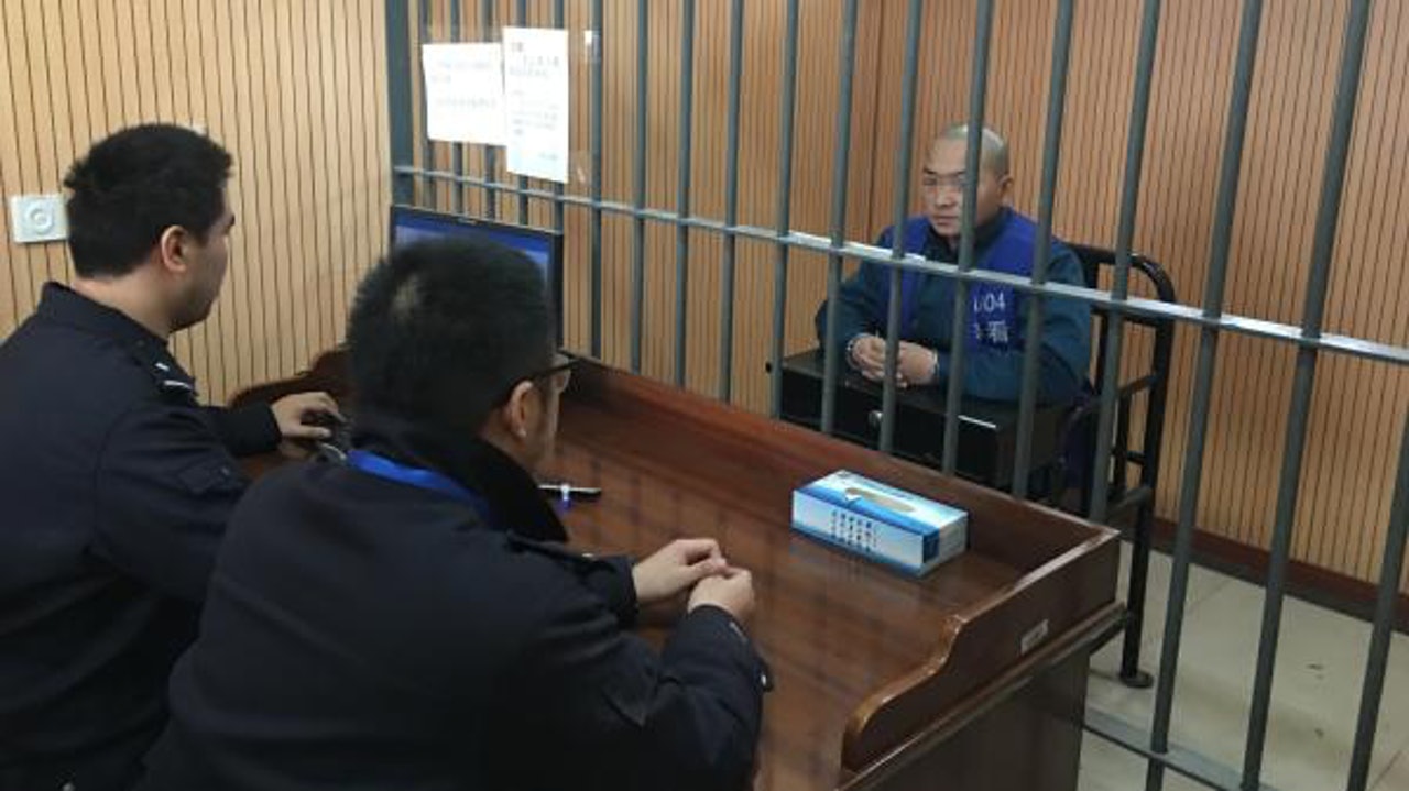 兩兄弟於車禍後討論,認為由收入較低的哥哥頂罪較划算,於是決定這樣做。圖為意外發生時的司機哥哥劉重(化名)。(網上圖片) 兩兄弟於車禍後討論,認為由收入較低的哥哥頂罪較划算,於是決定這樣做。圖為意外發生時的司機哥哥劉重(化名)。(網上圖片)