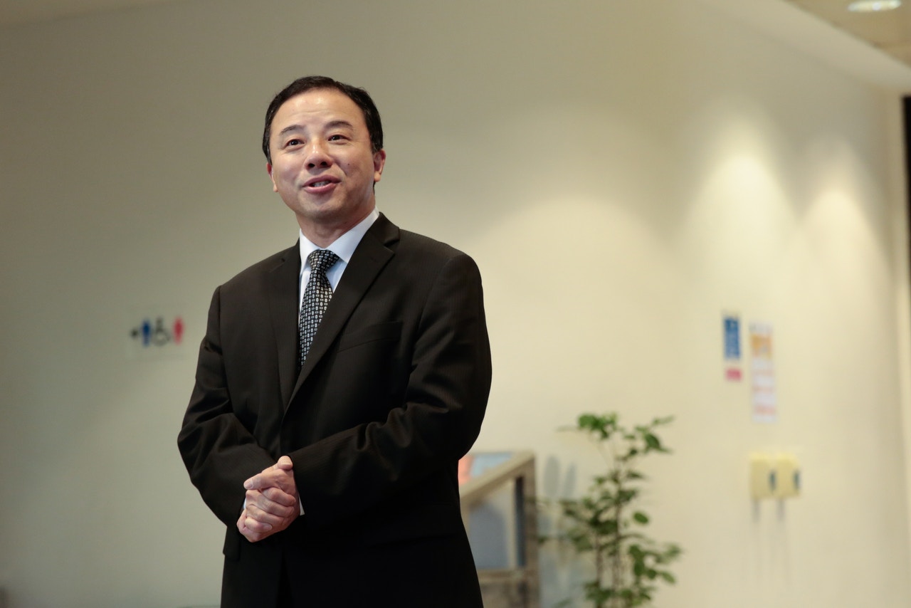 【港大新校長】張翔首現身 以英語向傳媒打招呼：Good Morning