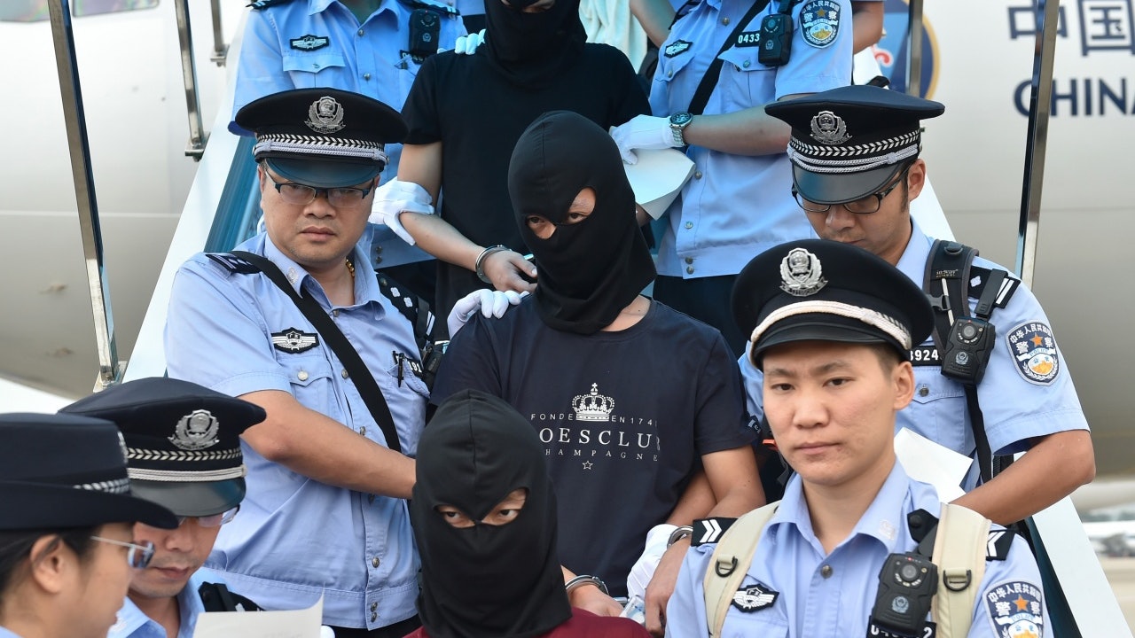 西班牙將121名兩岸電信詐騙疑犯遣大陸 台灣抗議 西班牙將121名兩岸電信詐騙疑犯遣大陸 台灣抗議