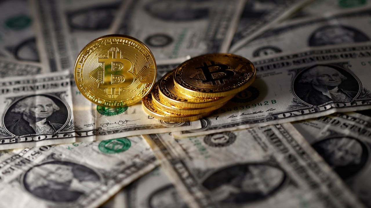 Bitcoin回升至32000美元 分析員﹕周一大跌或與交易員獲利有關 Bitcoin回升至32000美元 分析員﹕周一大跌或與交易員獲利有關