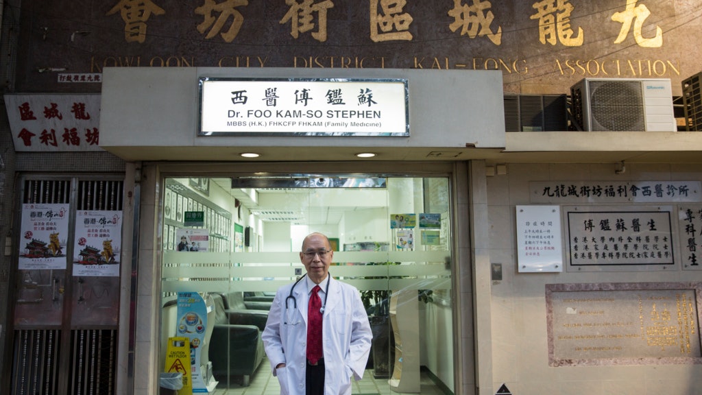 【屋邨醫生.二】執業半世紀 醫者感慨:社區醫生不只是看傷風咳 【屋邨醫生.二】執業半世紀 醫者感慨:社區醫生不只是看傷風咳