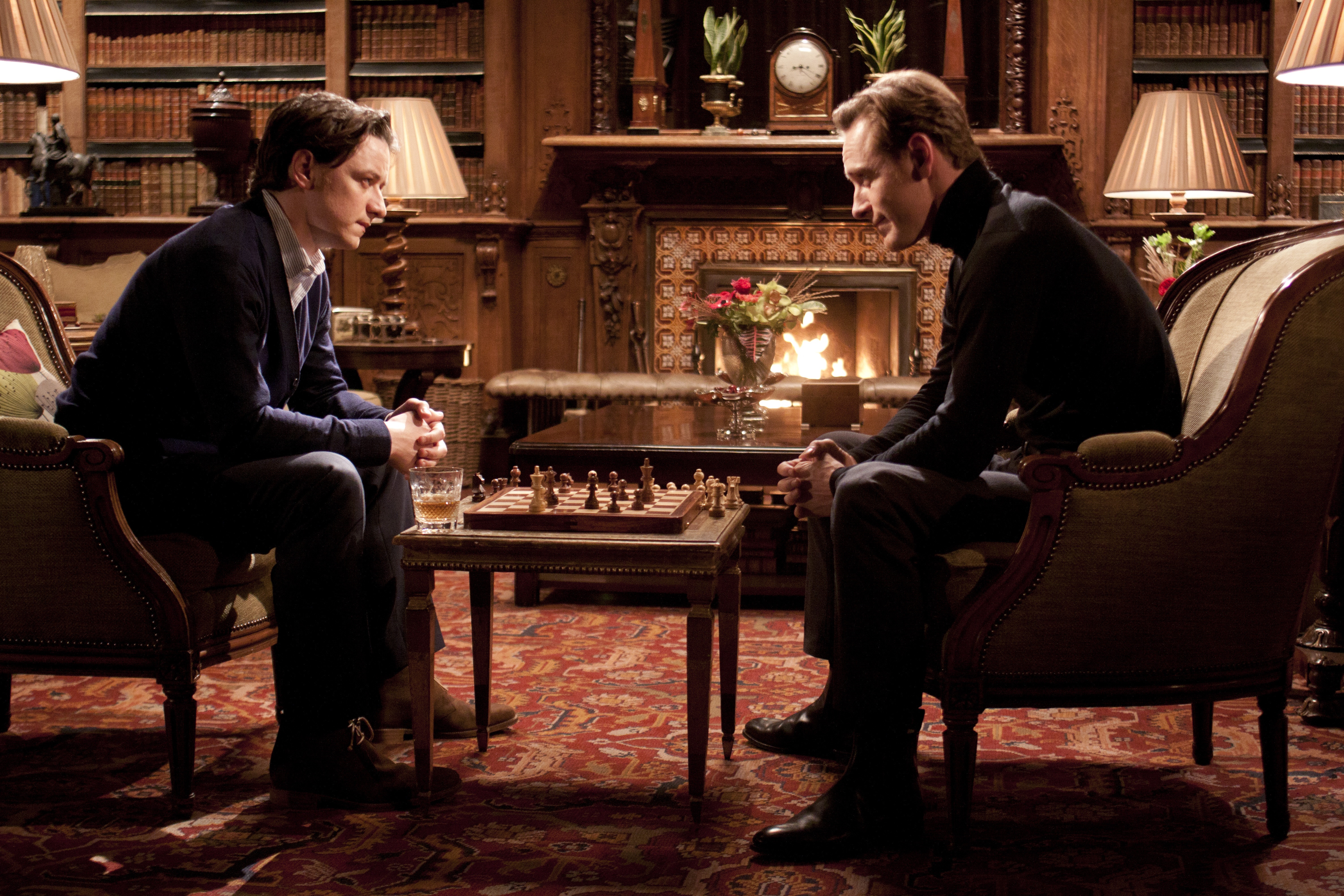 米高法斯賓達（Michael Fassbender）飾演的「磁力王」（Magneto）與占士麥艾禾（James McAvoy）飾演的「X教授」（Professor X）之間的恩怨情仇橫跨《變種特攻》前傳三部曲，兩位演員亦經常拿他們的 “Bromance” 開玩笑。（Getty Images）