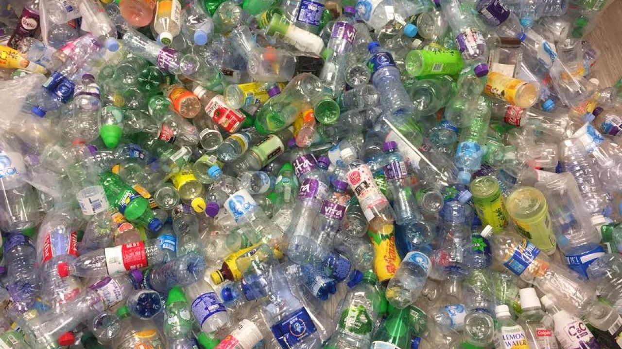 環保署呼籲市民集中回收盛載飲品和個人護理用品的廢膠樽。（資料圖片／張雅婷攝）