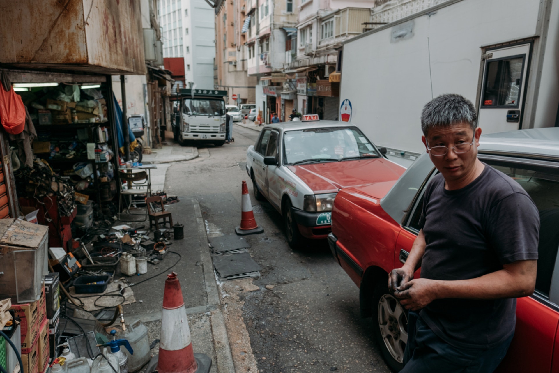 受影響工程的基哥,從事維修30多年,依賴街道工作,圖為將建欄杆的一段堅彌地街。 受影響工程的基哥,從事維修30多年,依賴街道工作,圖為將建欄杆的一段堅彌地街。