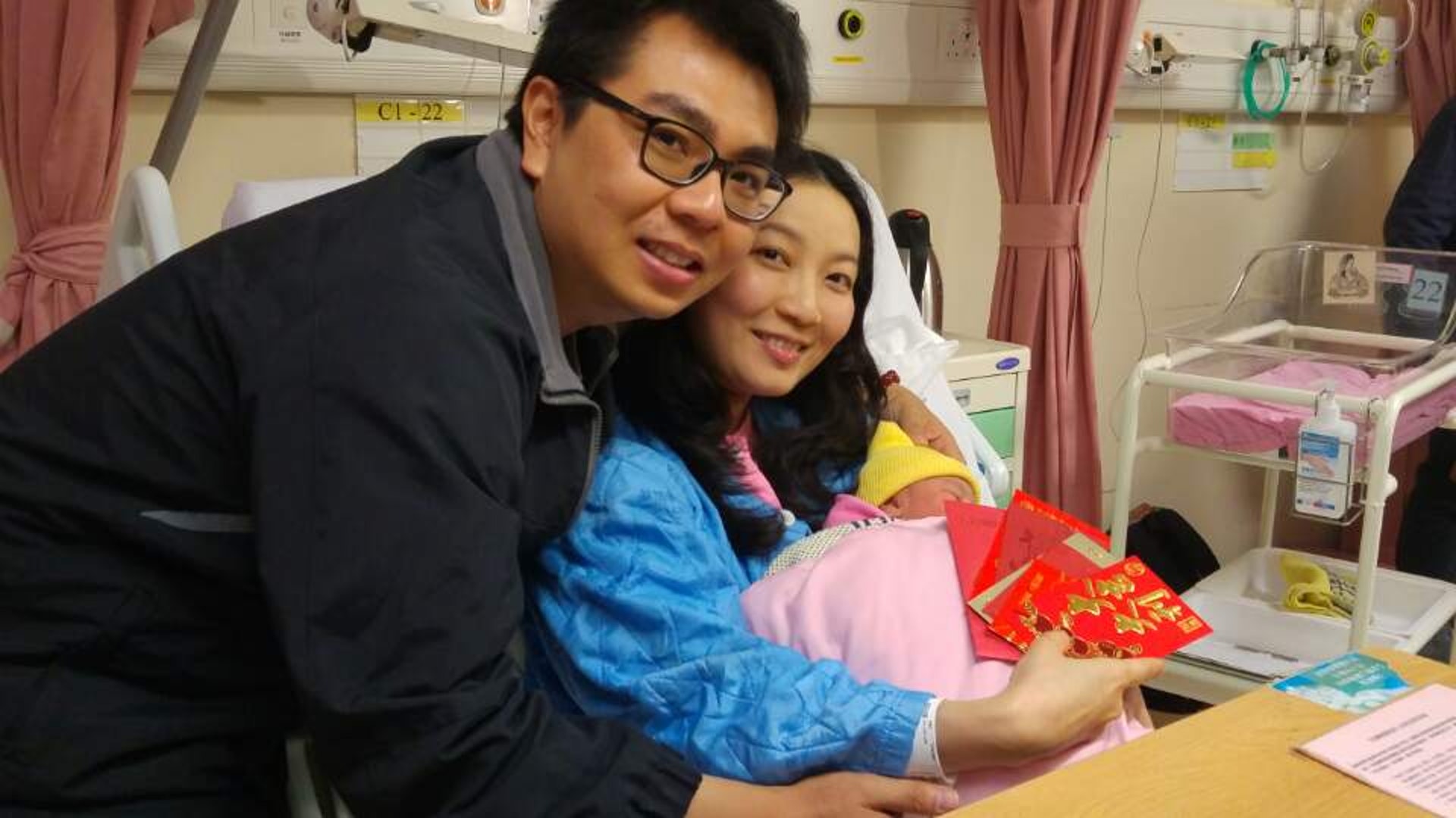 黃太(右一)稱,未來會按照女兒的性格和興趣,選擇怎樣的教育和發展方向。(文雪萍攝) 黃太(右一)稱,未來會按照女兒的性格和興趣,選擇怎樣的教育和發展方向。(文雪萍攝)