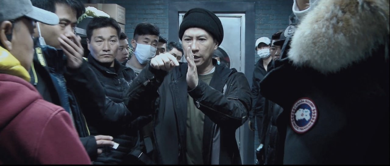 《低壓槽》是張家輝第三部自導自演之作，亦是他首部執導的警匪電影。（影片截圖）