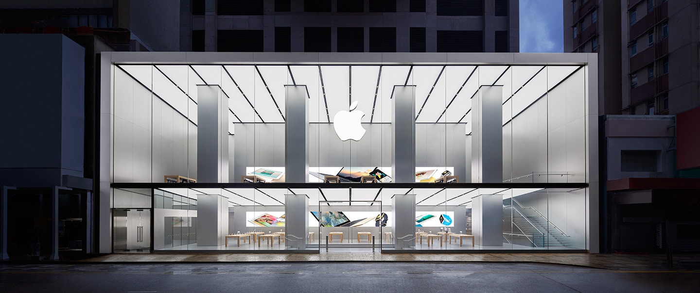 Apple正式為受限速問題影響的iPhone用戶，推出$228更換電池計劃，用戶可以先預約Genius Bar再到Apple Store進行檢查。（Apple）