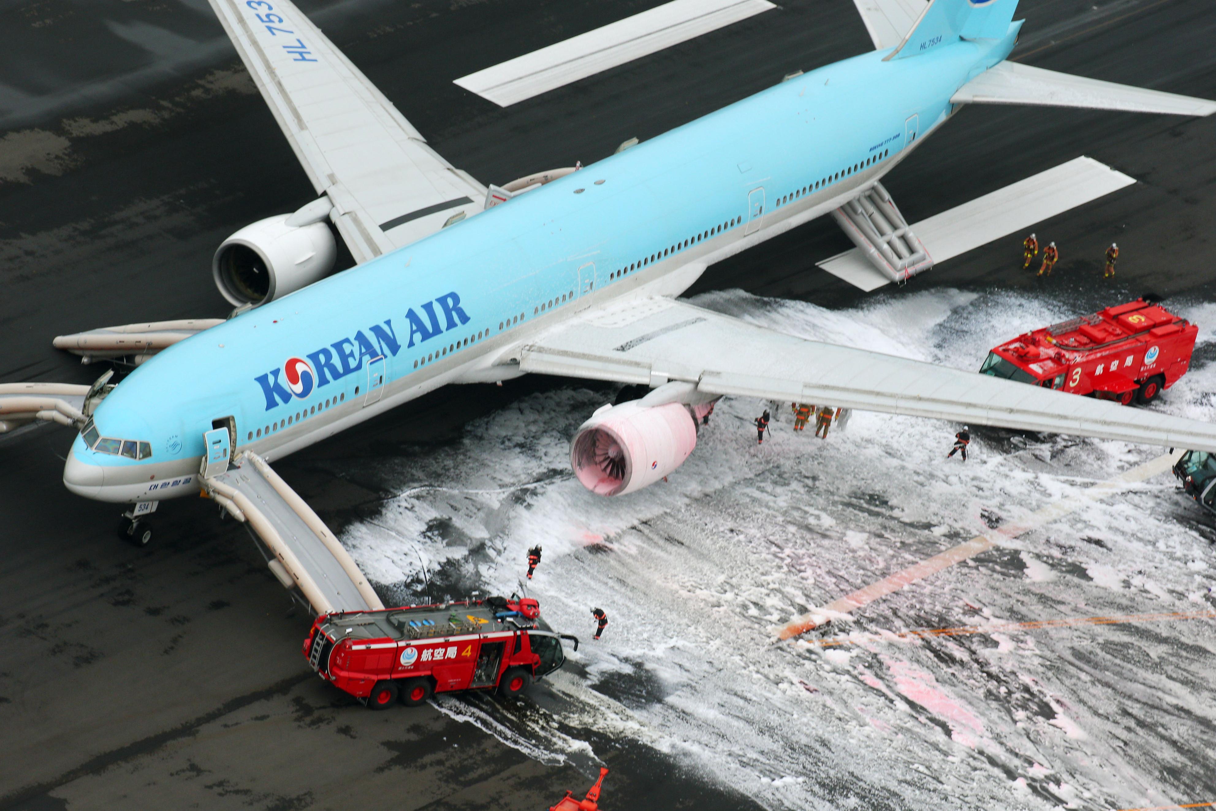 東京羽田機場大韓客機起飛前冒煙7人輕傷近30人感不適 香港01 即時國際