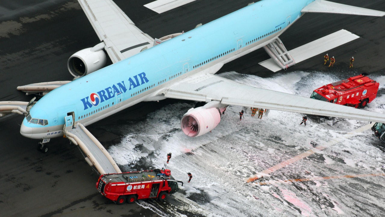 東京羽田機場大韓客機起飛前冒煙7人輕傷近30人感不適 香港01 即時國際 東京羽田機場大韓客機起飛前冒煙7人輕傷近30人感不適 香港01 即時國際