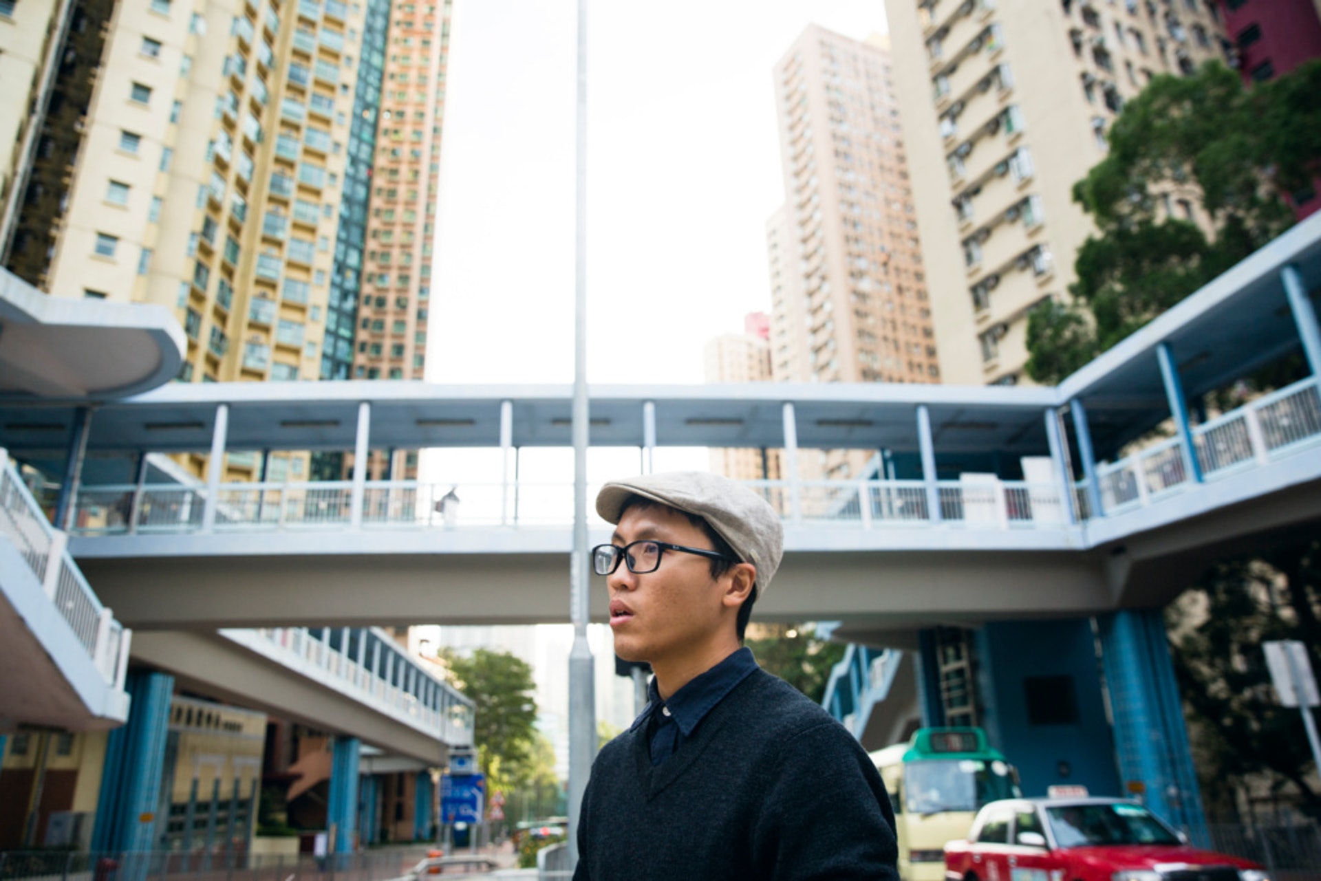 身處天橋、行人路與車路交錯的城市,到底搭車還是行路快?(黃寶瑩攝) 身處天橋、行人路與車路交錯的城市,到底搭車還是行路快?(黃寶瑩攝)