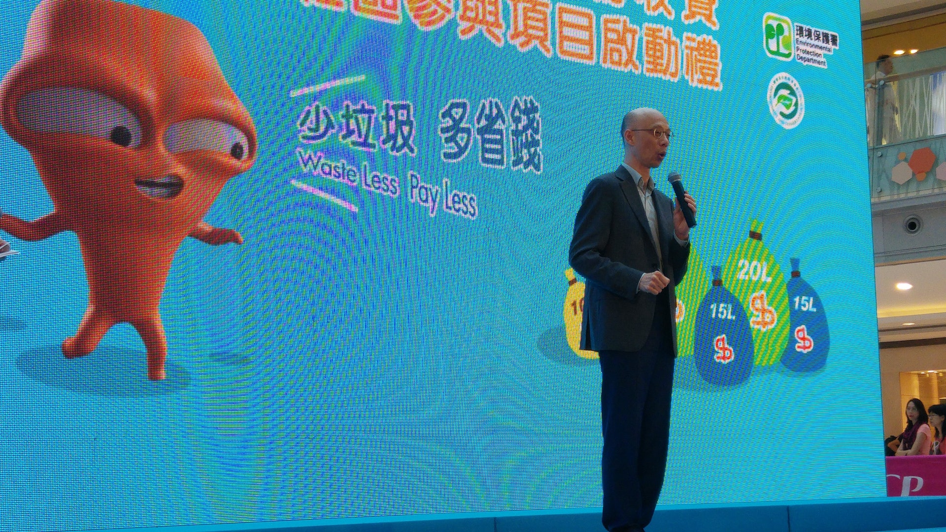 環境局局長黃錦星重申政府目標是10年減廢四成。(林若勤攝) 環境局局長黃錦星重申政府目標是10年減廢四成。(林若勤攝)