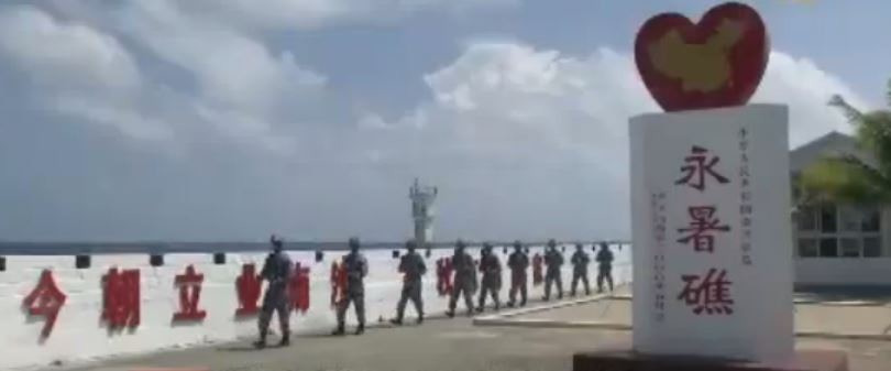 央視在其節目〈軍事報導〉中曝光南海永暑礁的最新照片。（影片截圖）