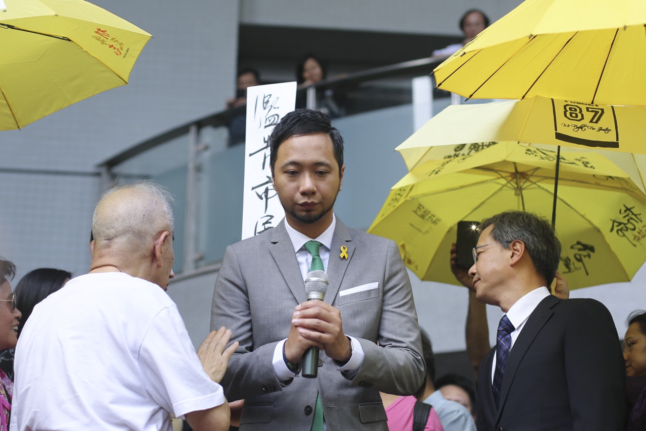 【曾健超襲警案】曾健超判刑日支持及反對他的人士在法庭外互罵