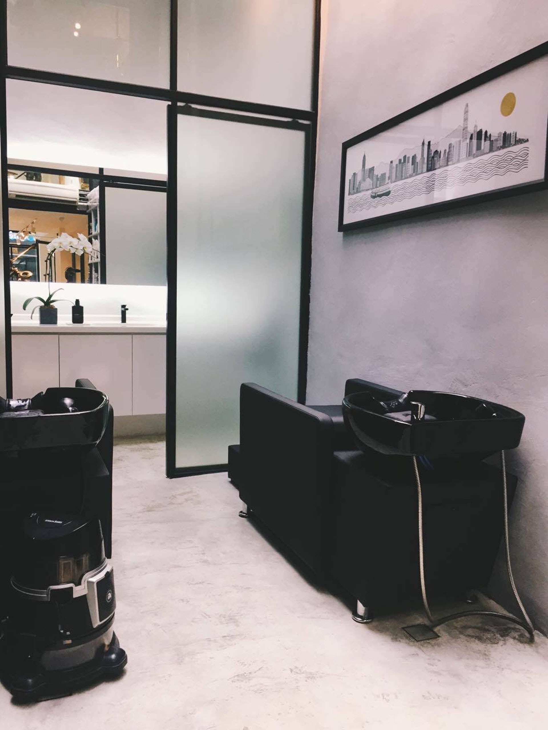 「香港人不太在意洗手間,甚至覺得浪費空間,但我們希望打造它成為其中一個可以傾計的地方,我們不一樣的地方,就是專心希望給每位客人獨特的體驗。」Marvin說。(林芷欣攝)