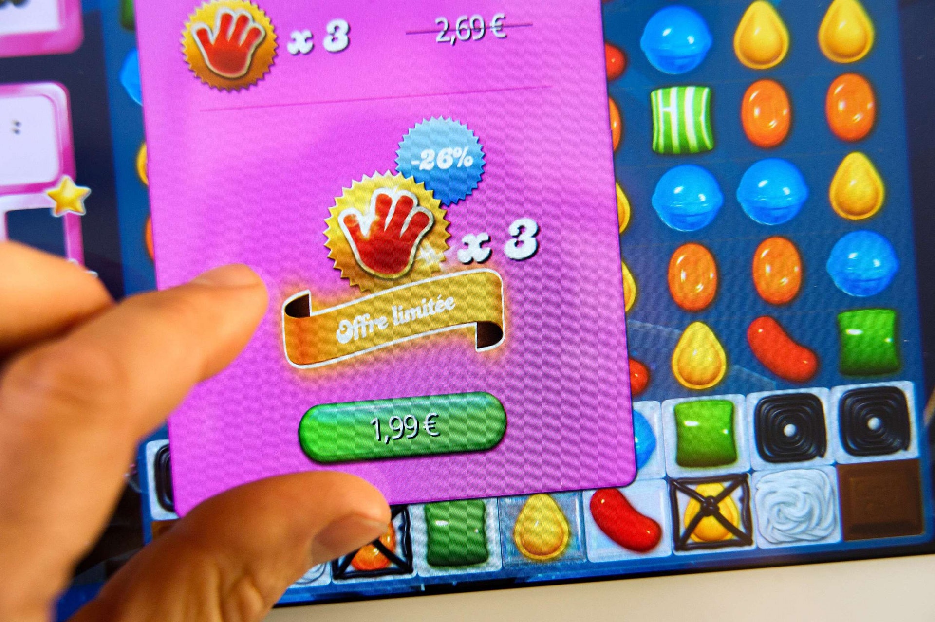 不少手機遊戲都有「課金系統」,容許玩家藉現金購買遊戲中的虛擬寶物,協助通關及達成其他要求。(視覺中國) 不少手機遊戲都有「課金系統」,容許玩家藉現金購買遊戲中的虛擬寶物,協助通關及達成其他要求。(視覺中國)