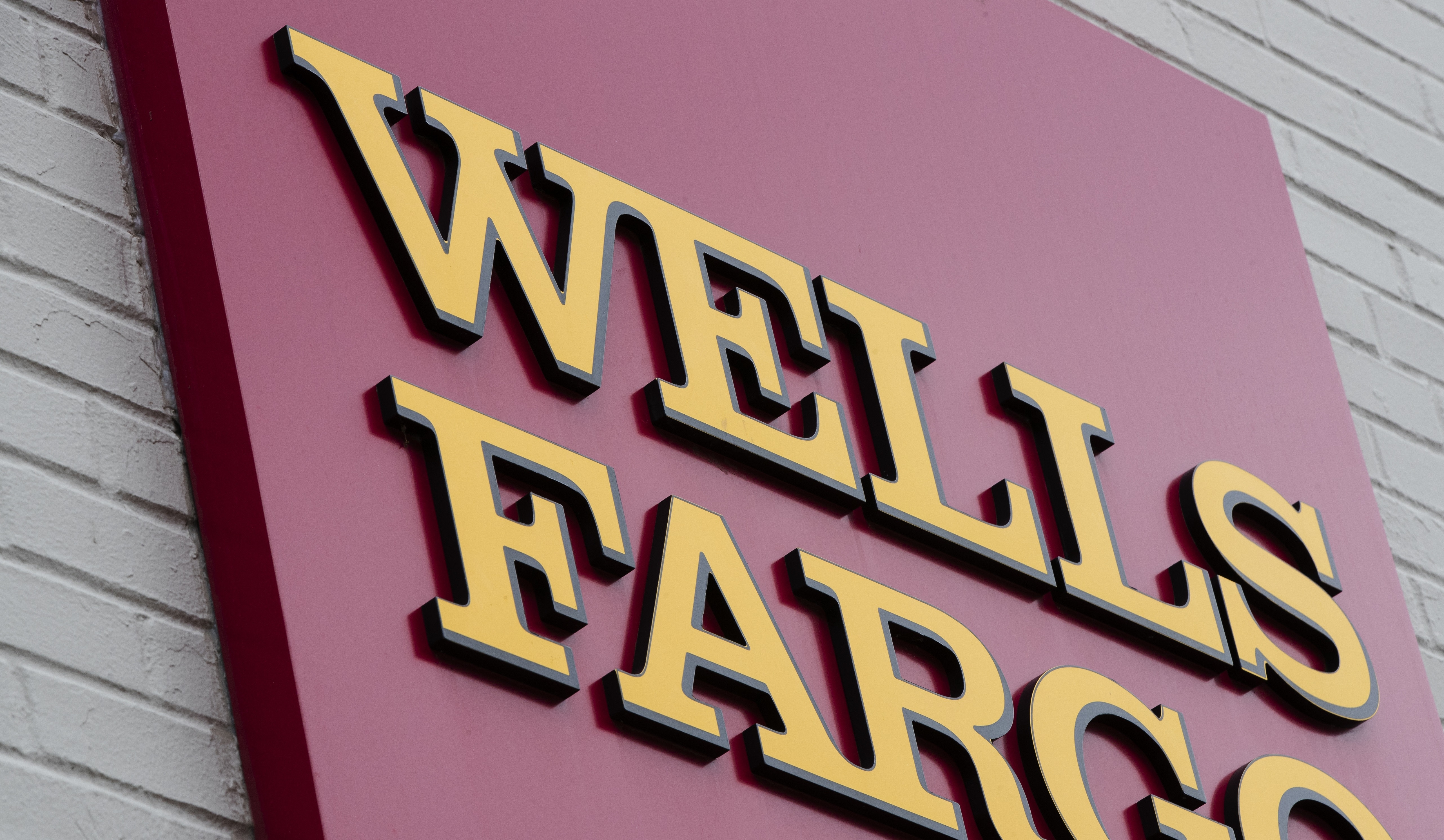 富國銀行據報調查後解僱10多名「扮工」員工稱不容忍不道德行為