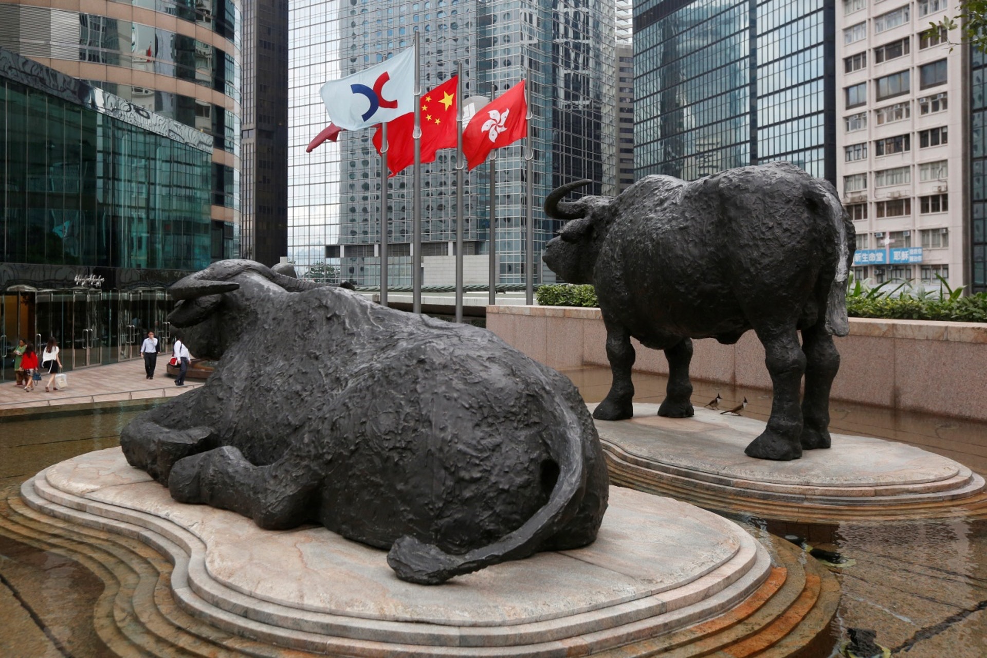 今日輪證成交額約439億元,創2015年大時代以來的高位。(路透社) 今日輪證成交額約439億元,創2015年大時代以來的高位。(路透社)