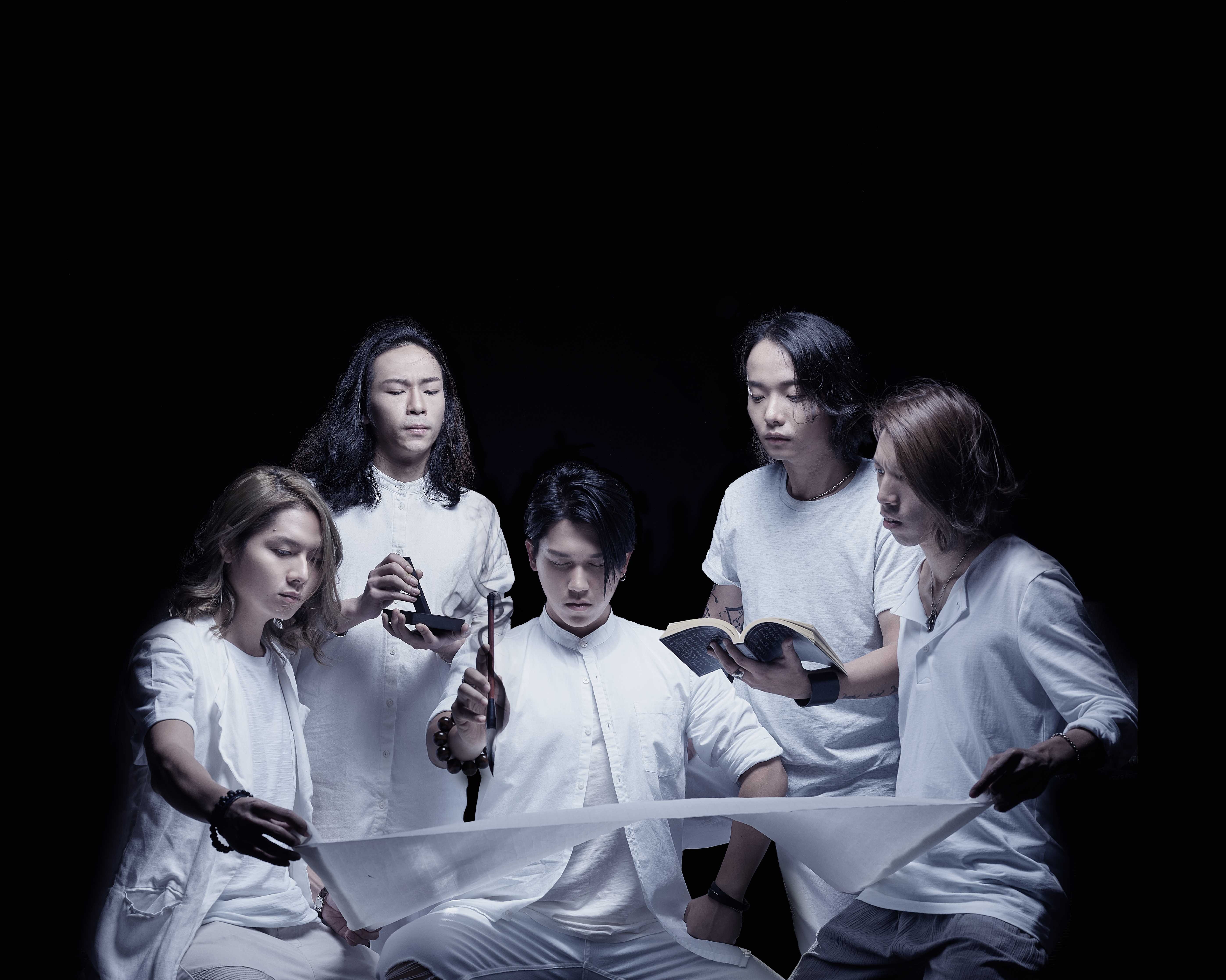逆流成員：(左起)Bass手Ken、結他手Hala、主音傑佬、鼓手阿燊、結他手King。