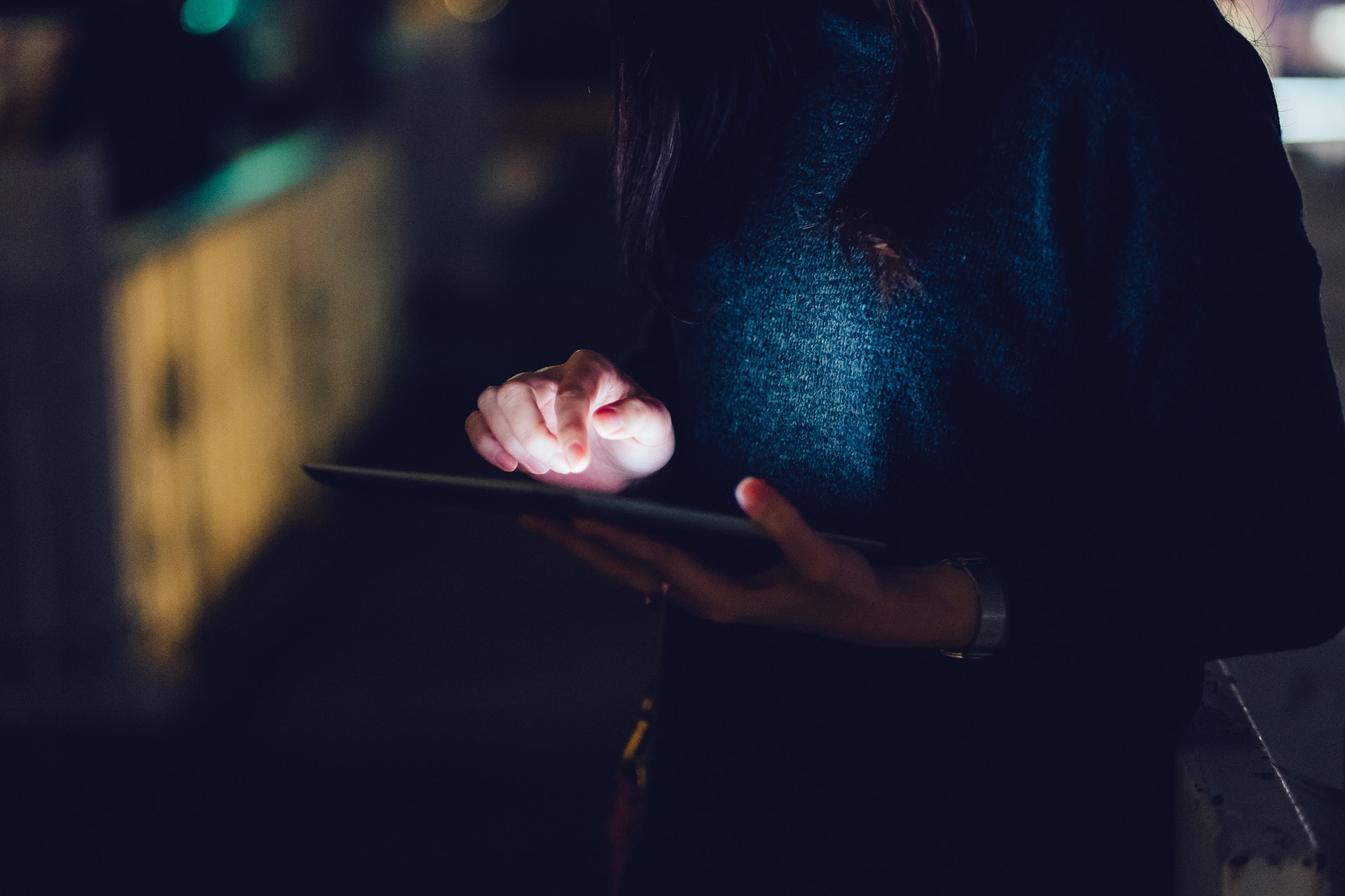無時無刻你都要查看一下手機。(vcg.com) 無時無刻你都要查看一下手機。(vcg.com)