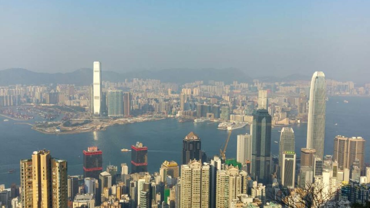 調查:香港成連續8年全球買樓最難城市 不吃不喝19.4年方可置業 調查:香港成連續8年全球買樓最難城市 不吃不喝19.4年方可置業