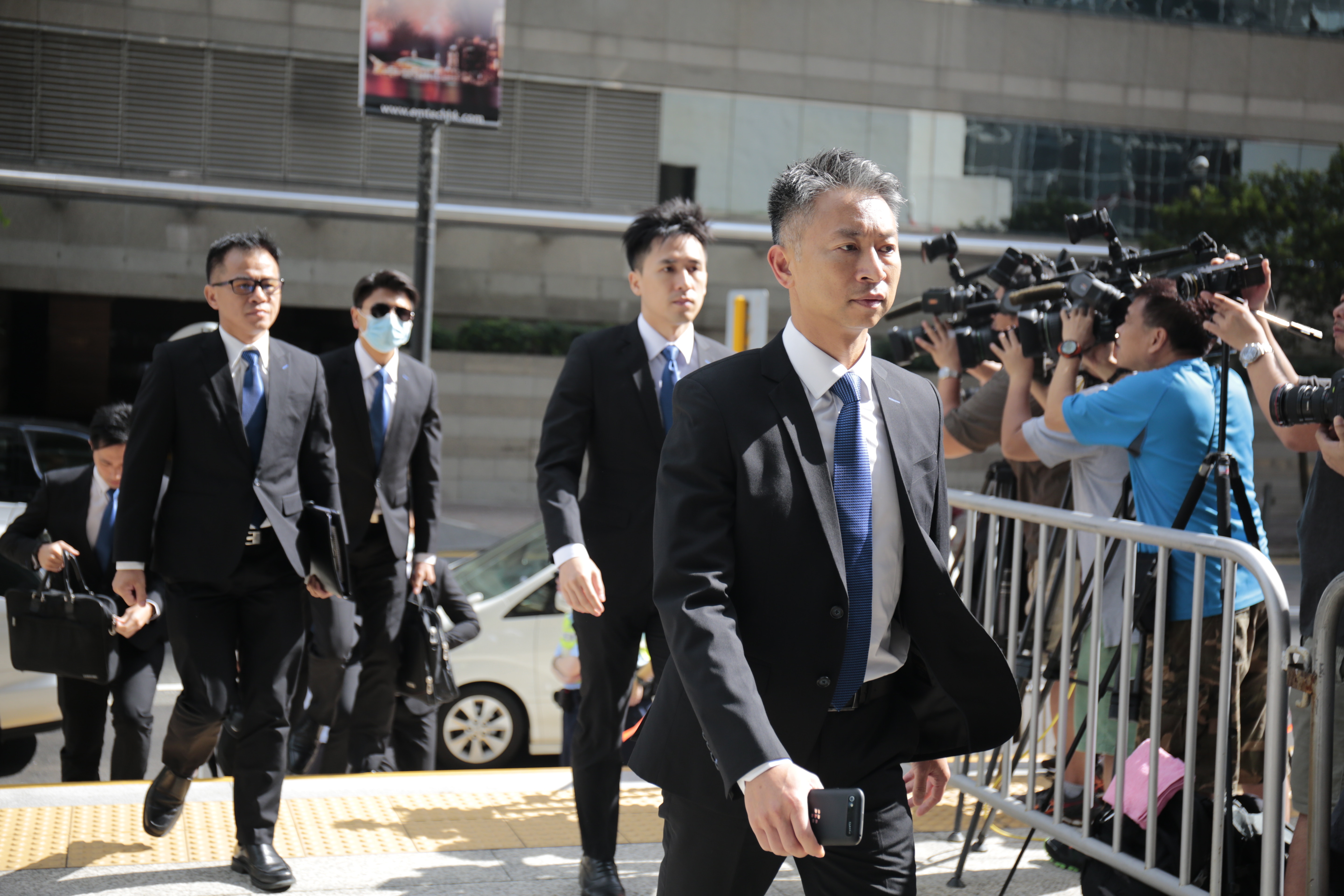【七警案第3天】律師爭辯新聞片呈堂性　下周傳曾健超出庭