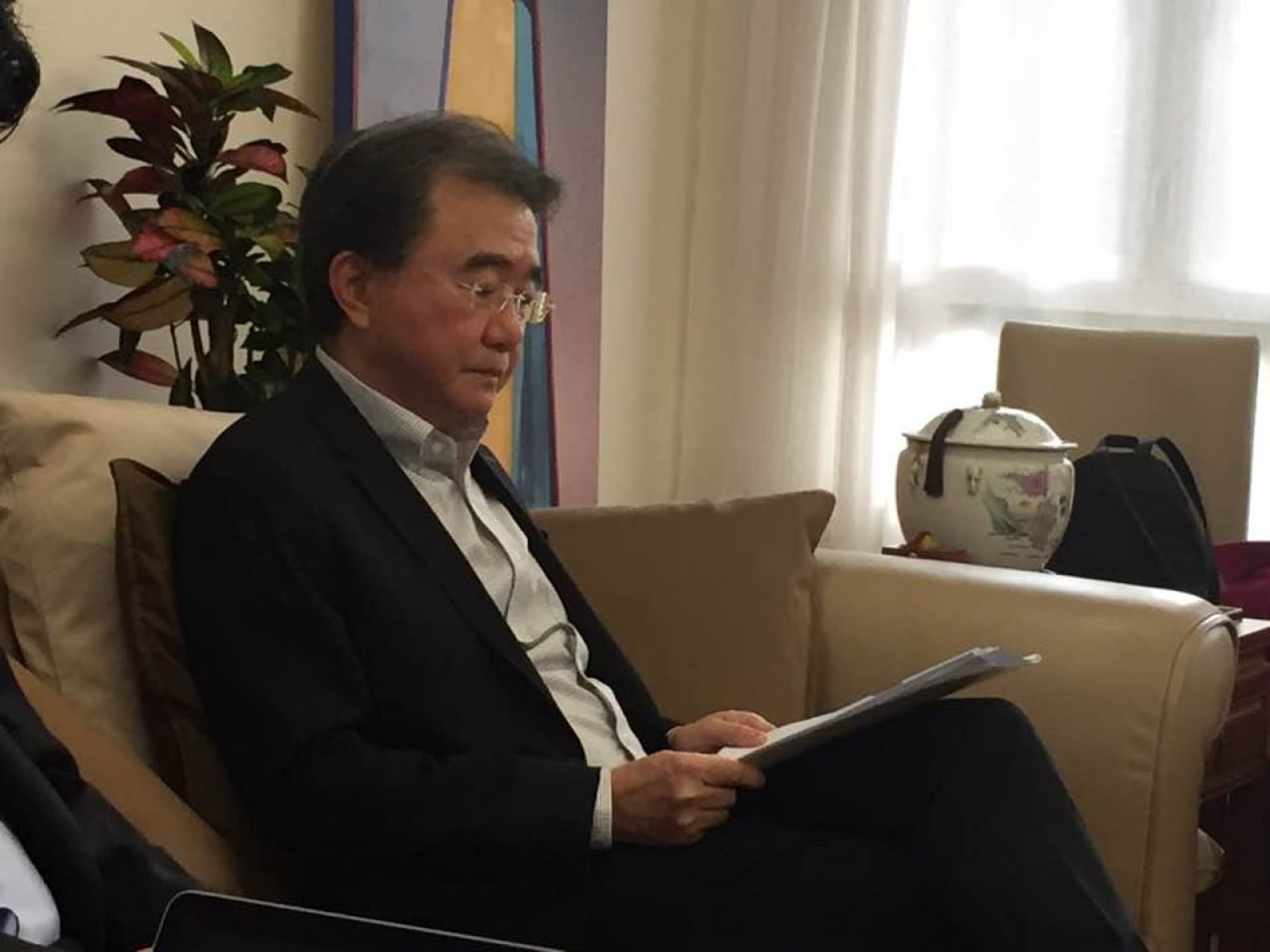 浸大校長錢大康於事件一周後宣告,即時將其中兩位涉事學生停學及展開紀律聆訊,停學者包括了浸大學生會主席劉子頎。(資料圖片) 浸大校長錢大康於事件一周後宣告,即時將其中兩位涉事學生停學及展開紀律聆訊,停學者包括了浸大學生會主席劉子頎。(資料圖片)