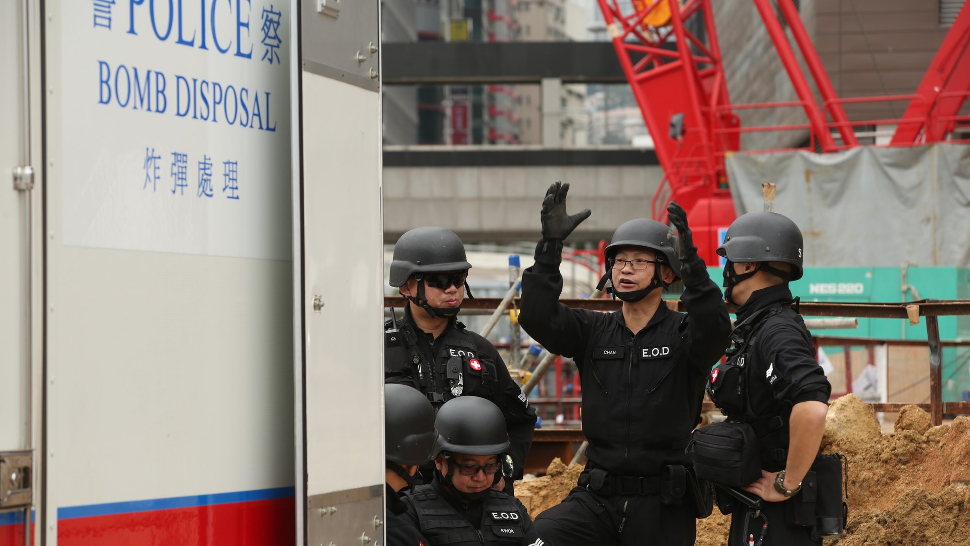 【沙中線炸彈】灣仔北仍全面封路 警早上7時半進行拆彈 【沙中線炸彈】灣仔北仍全面封路 警早上7時半進行拆彈