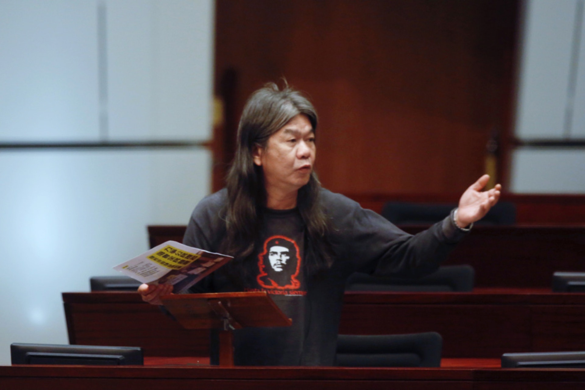 律政司主要參考梁國雄收受黎智英案,決定不起訴黎智英等七人。 律政司主要參考梁國雄收受黎智英案,決定不起訴黎智英等七人。