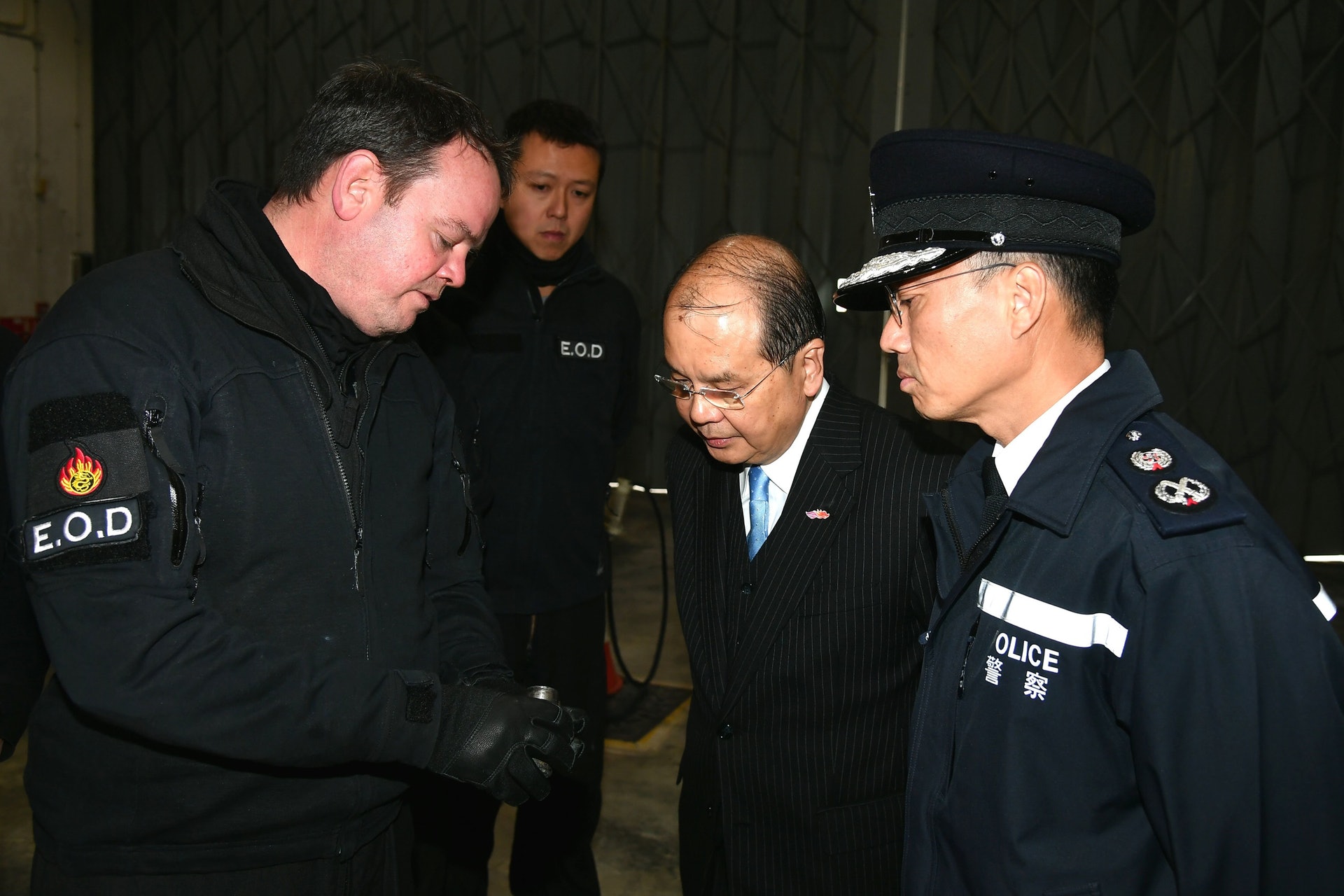 張建宗日前到爆炸品處理課探訪。(張建宗網誌) 張建宗日前到爆炸品處理課探訪。(張建宗網誌)
