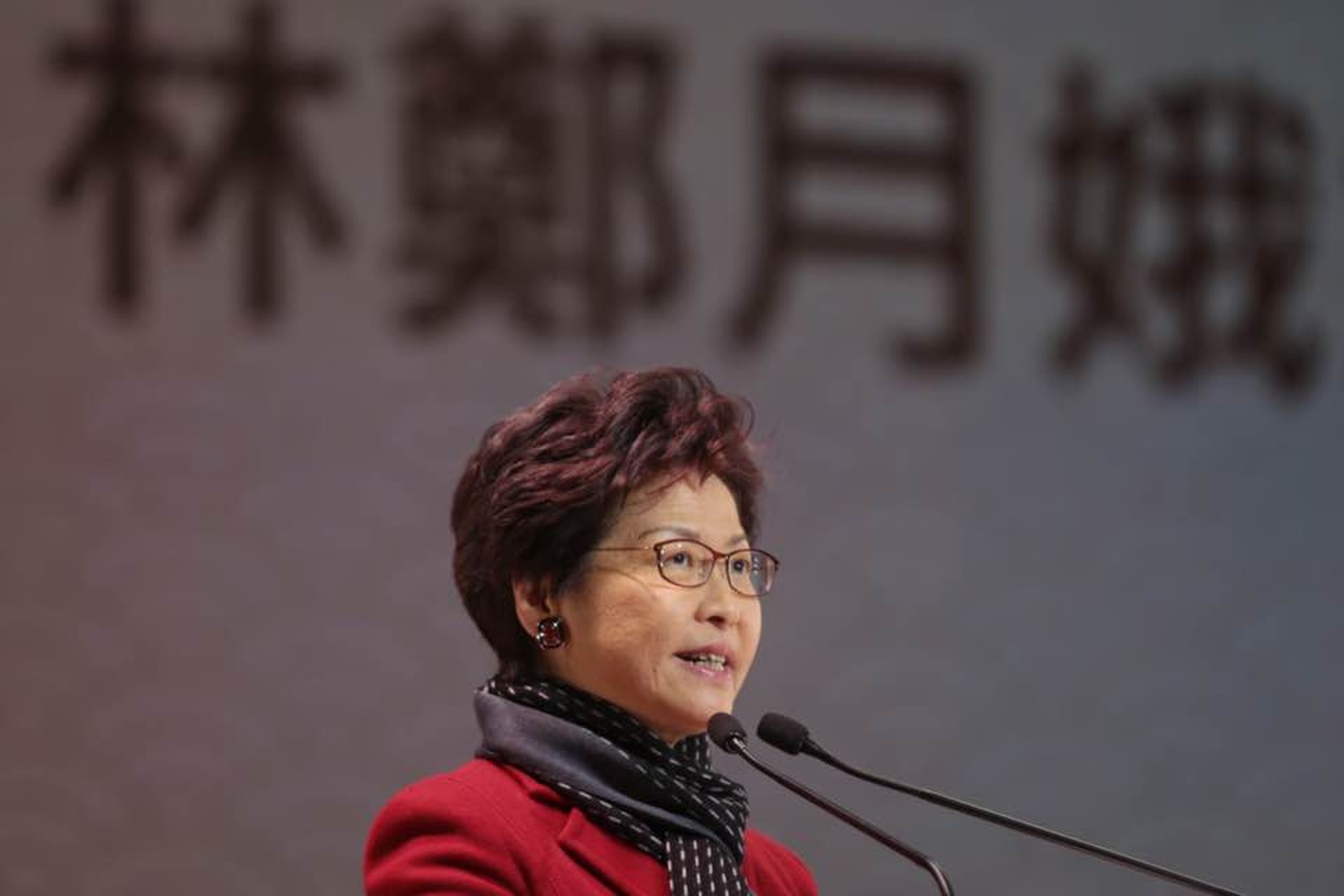 林鄭月娥發言時提到全國人大委員長張德江提出對港的四個希望,而其中一個就是希望香港能弘揚絲路精神促進人文交流。(李澤彤攝) 林鄭月娥發言時提到全國人大委員長張德江提出對港的四個希望,而其中一個就是希望香港能弘揚絲路精神促進人文交流。(李澤彤攝)
