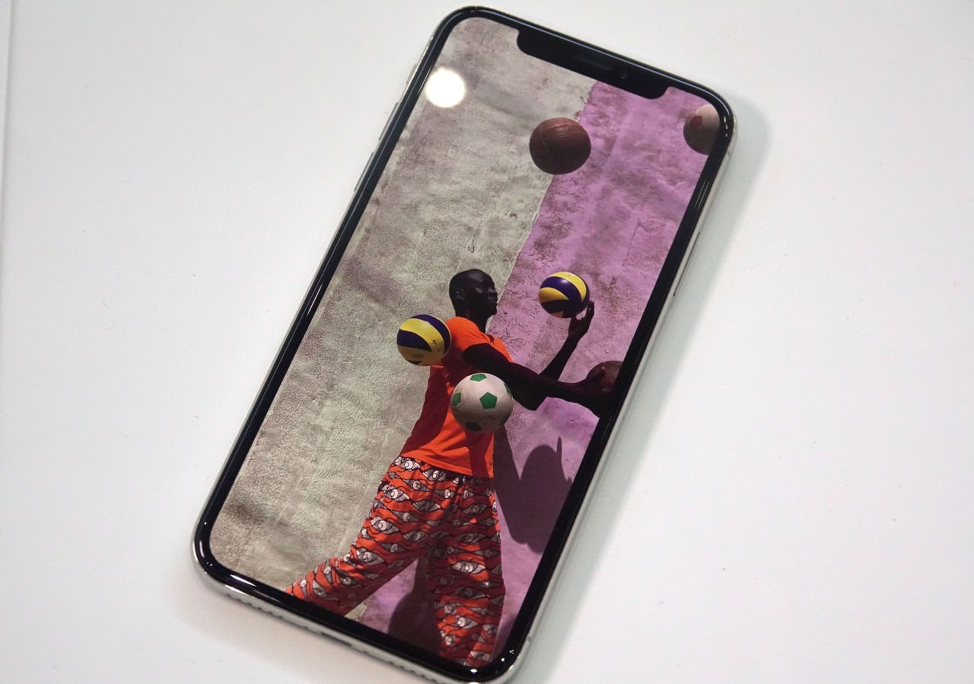 iPhone X的銷售情況不似預期,不同消息源指其產量遭到調低。(林勇攝) iPhone X的銷售情況不似預期,不同消息源指其產量遭到調低。(林勇攝)