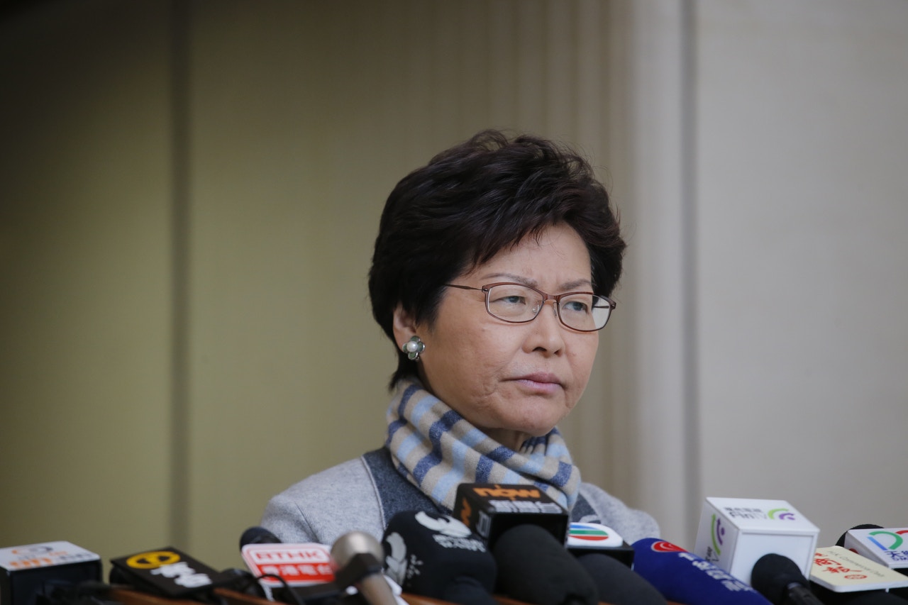 林鄭月娥表示，要先與專家商討，再決定學童會否提放年假。（梁鵬威攝）