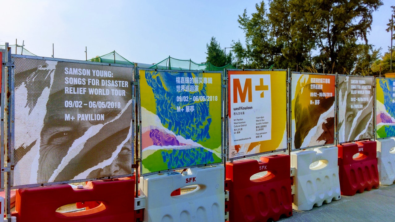 【M+展】楊嘉輝賑災專輯威尼斯歸來 新作回應六四後港人移民潮 【M+展】楊嘉輝賑災專輯威尼斯歸來 新作回應六四後港人移民潮