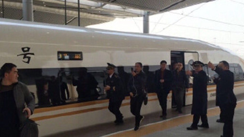 中國高鐵再現故障:由京入川列車高溫報警 乘客臨時換車 中國高鐵再現故障:由京入川列車高溫報警 乘客臨時換車