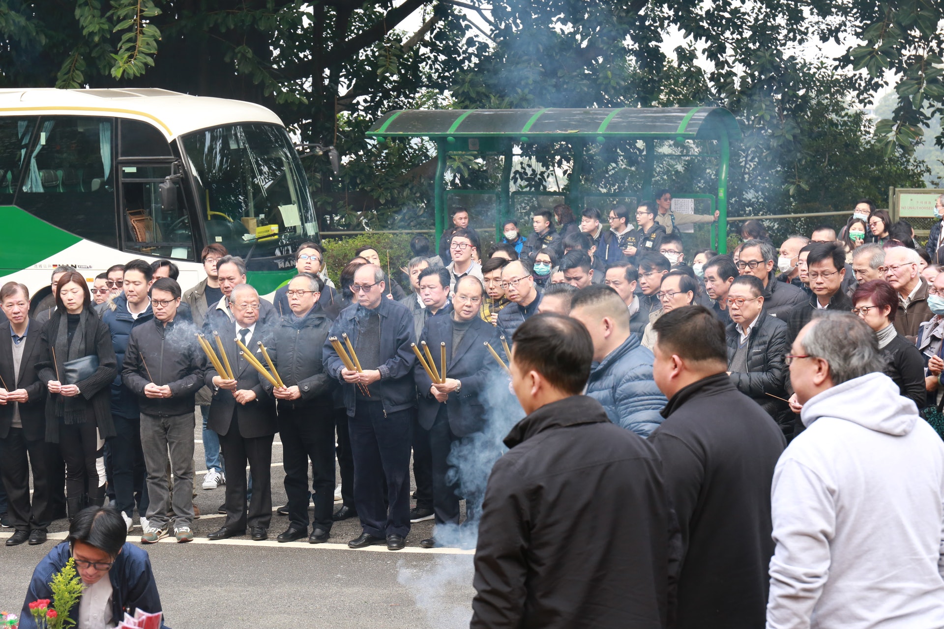 大埔鄉事委員會主席兼大埔區議會主席張學明站在正中間致意。(林振華攝) 大埔鄉事委員會主席兼大埔區議會主席張學明站在正中間致意。(林振華攝)