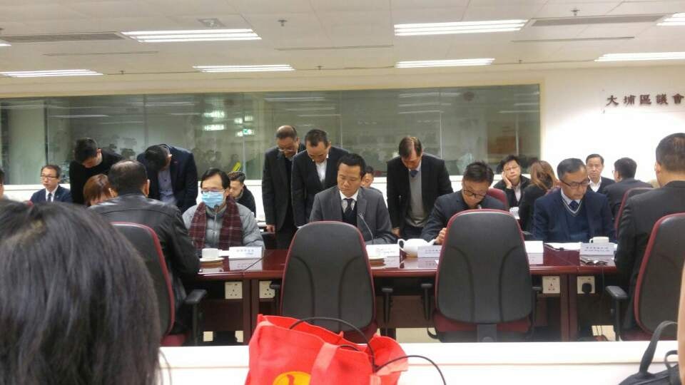 【大埔公路翻九巴】大埔區議會特別會議　九巴管理層兩度鞠躬道歉