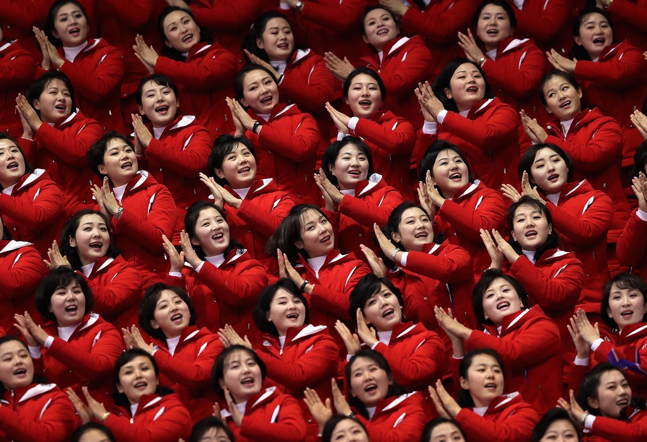朝鮮派出超過200位年輕美女啦啦隊成員,在平昌冬奧為國家選手打氣。(視覺中國) 朝鮮派出超過200位年輕美女啦啦隊成員,在平昌冬奧為國家選手打氣。(視覺中國)